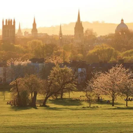 Modern 2-Bed Apartment With Balcony, Close To Oxford City Centre With Free Parking Buitenkant foto