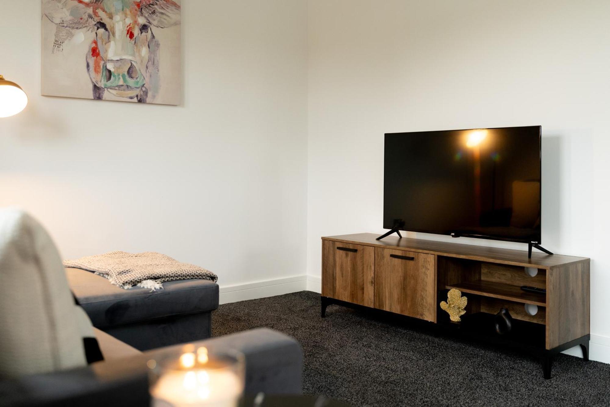 Modern 2-bed With Balcony, Close To Centre With Free Parking Appartement