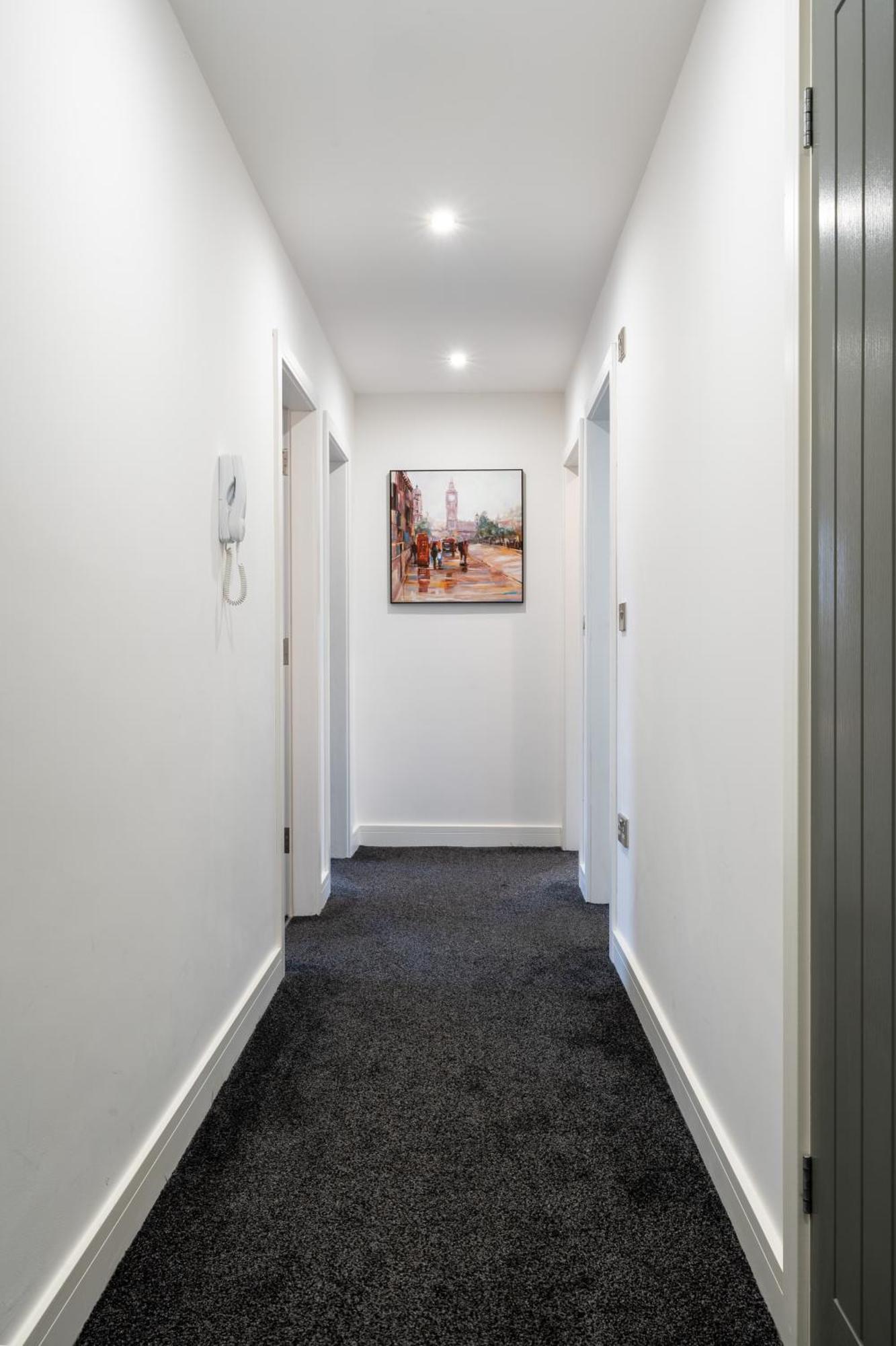 Appartement Modern 2-bed With Balcony, Close To Centre With Free Parking