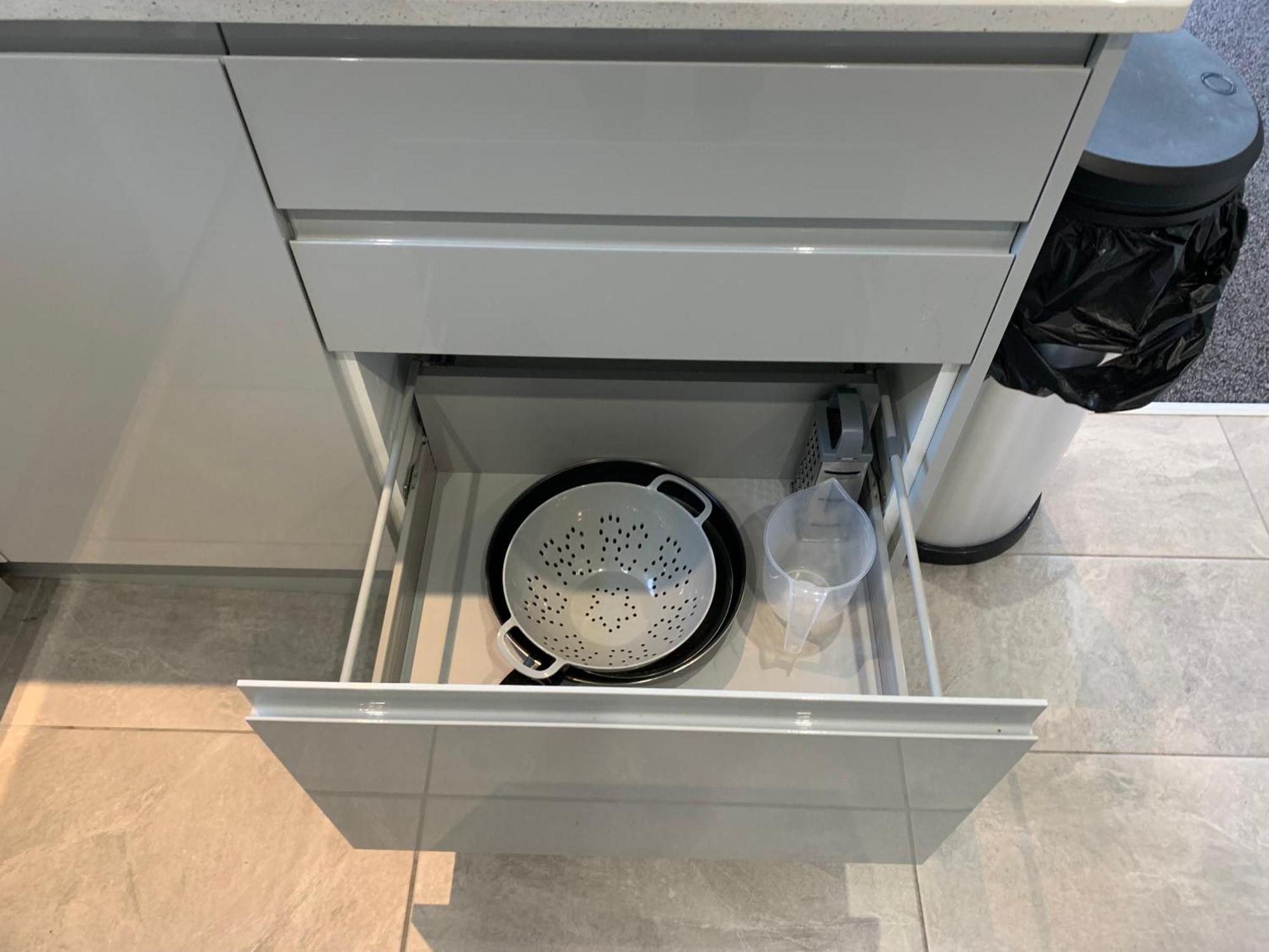 Modern 2-bed With Balcony, Close To Centre With Free Parking